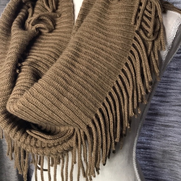 BROWN FRINGE INFINITY SCARF - Picture 3 of 5